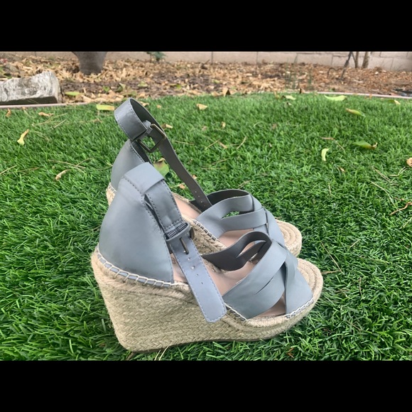 Abound Gray Wedges - Picture 3 of 3